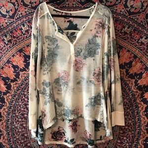 Women’s Long Sleeve Flowy Top